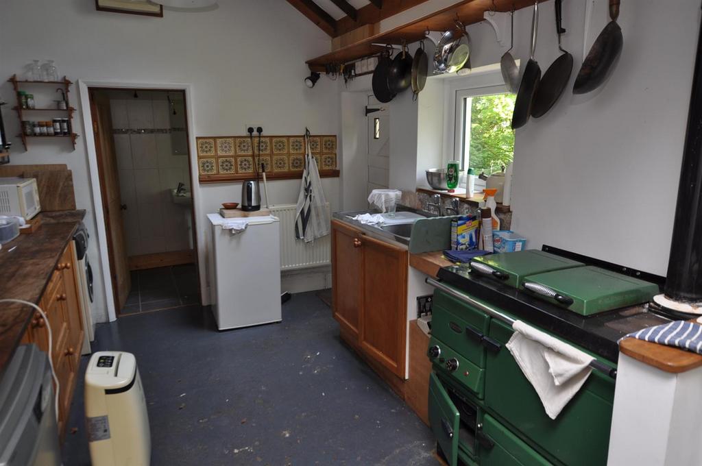 Llangain, Carmarthen 2 bed detached house for sale £269,500
