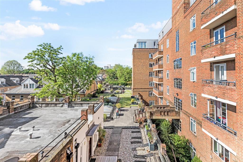 Millbrooke Court, Keswick Road, Putney 3 bed flat for sale £665,000