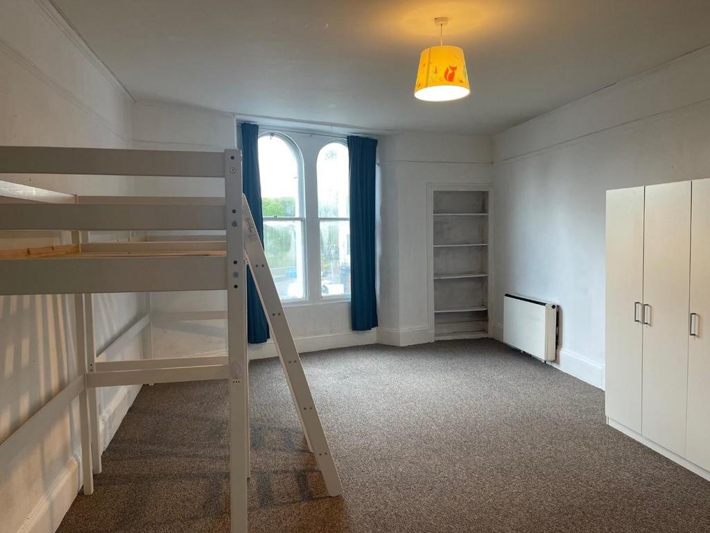 Bed 2.jpg