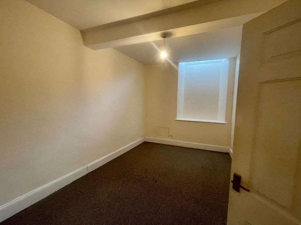 Bed 2.jpg