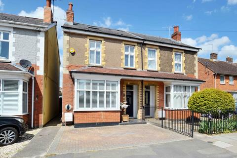3 bedroom semi-detached house for sale - Cromwell Road, Cheltenham, GL52