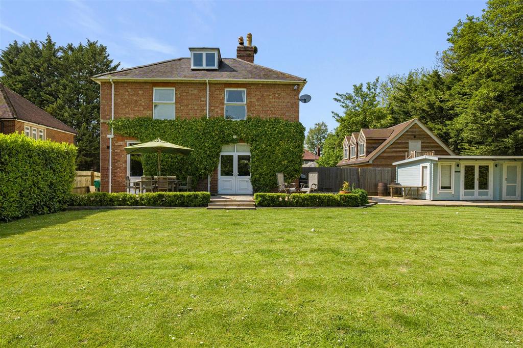 Potterne Road, Devizes 4 bed detached house for sale £895,000