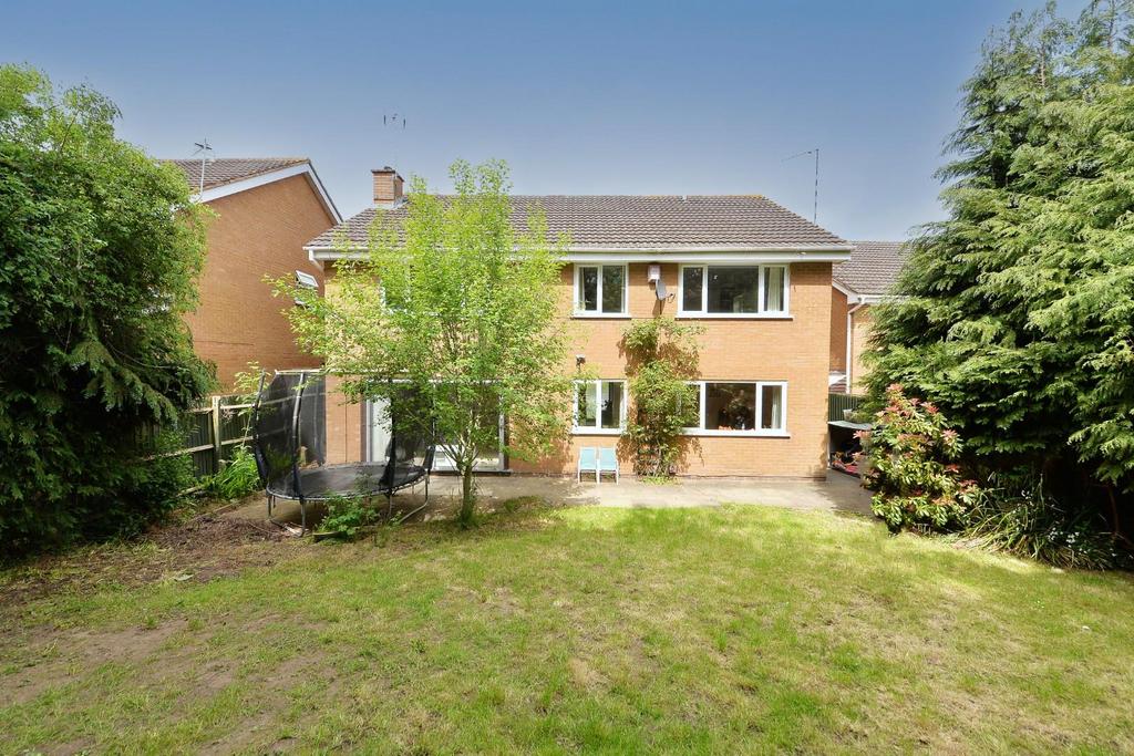 17 Langfield Crescent (22).jpg