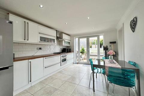 50 Redland Drive, Northampton, NN2 8TU