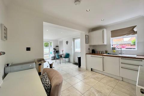 50 Redland Drive, Northampton, NN2 8TU