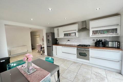 50 Redland Drive, Northampton, NN2 8TU