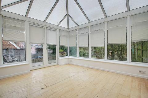 17 Abbots Rise, Kings Langley, WD4 8AR