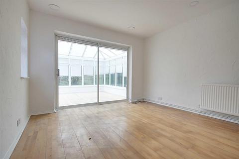 17 Abbots Rise, Kings Langley, WD4 8AR