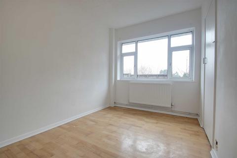 17 Abbots Rise, Kings Langley, WD4 8AR