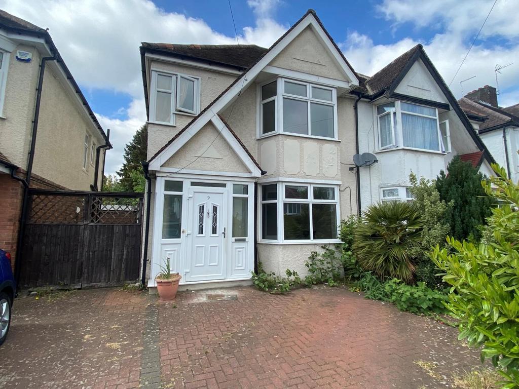 Fernhurst Gardens, Edgware 3 bed house for sale £650,000