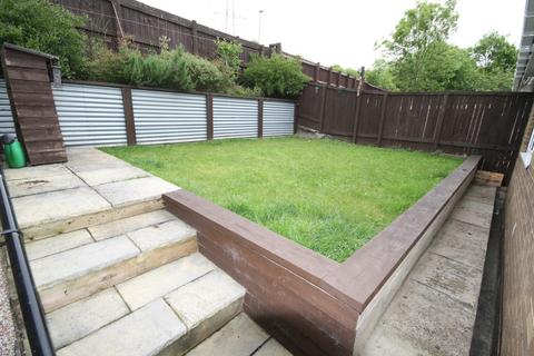 9 Markfield Close, Low Moor, Bradford, BD12 0UW