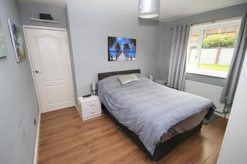 9 Markfield Close, Low Moor, Bradford, BD12 0UW
