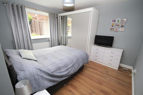 9 Markfield Close, Low Moor, Bradford, BD12 0UW
