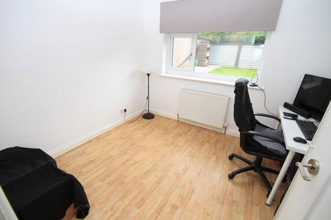 9 Markfield Close, Low Moor, Bradford, BD12 0UW
