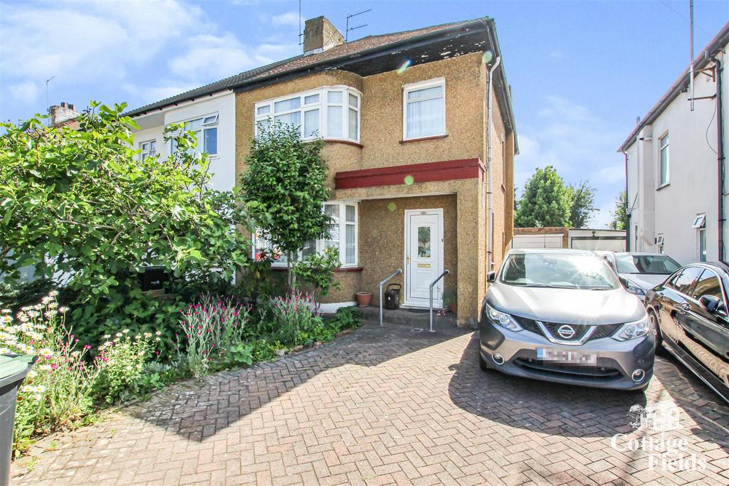 Willow Road, Enfield 3 bed semidetached house £600,000
