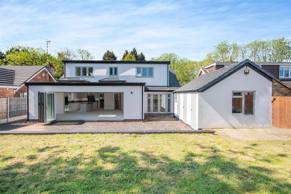 Broad Lane, Eastern Green 4 bed detached house for sale £580,000