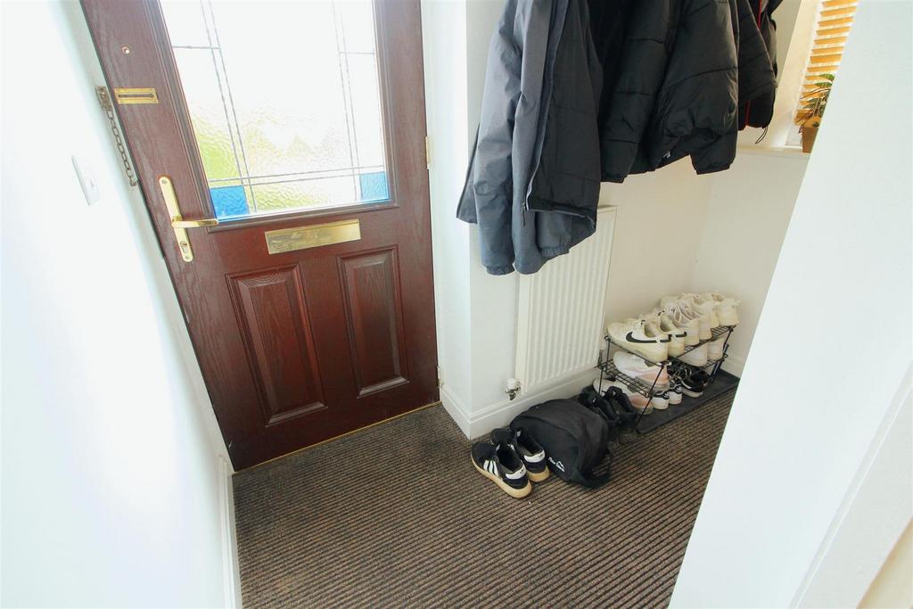 Baildon Way, Skelmanthorpe, HD8 9GY 2 bed terraced house for sale £