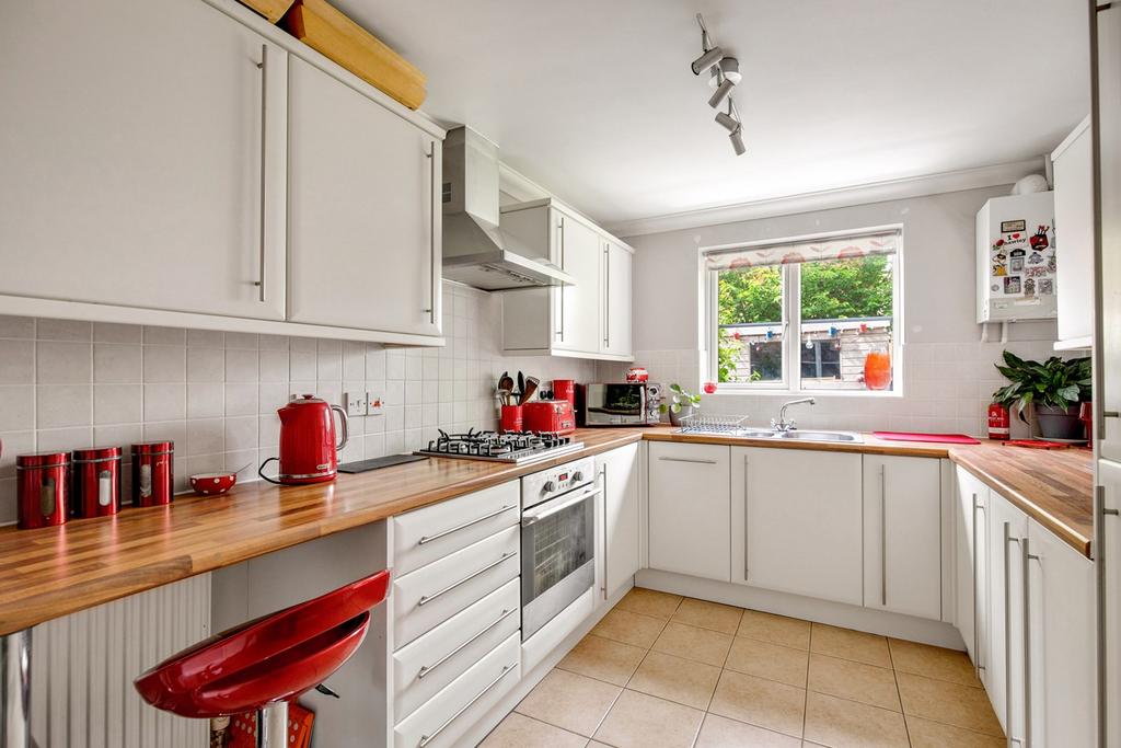 Galahad Way, Whitfield, Dover, CT16 3 bed semidetached house £300,000