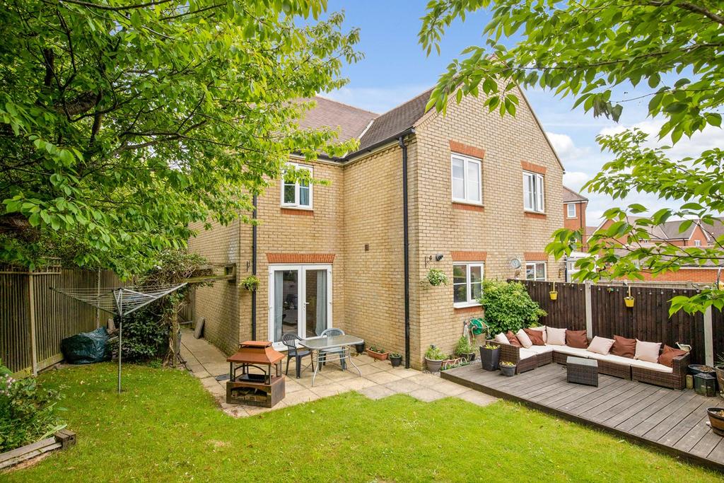 Galahad Way, Whitfield, Dover, CT16 3 bed semidetached house £300,000