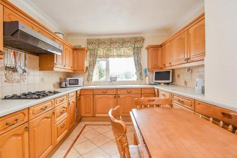 Ilando Stourbridge Road, Wombourne, Wolverhampton, WV5 9BN