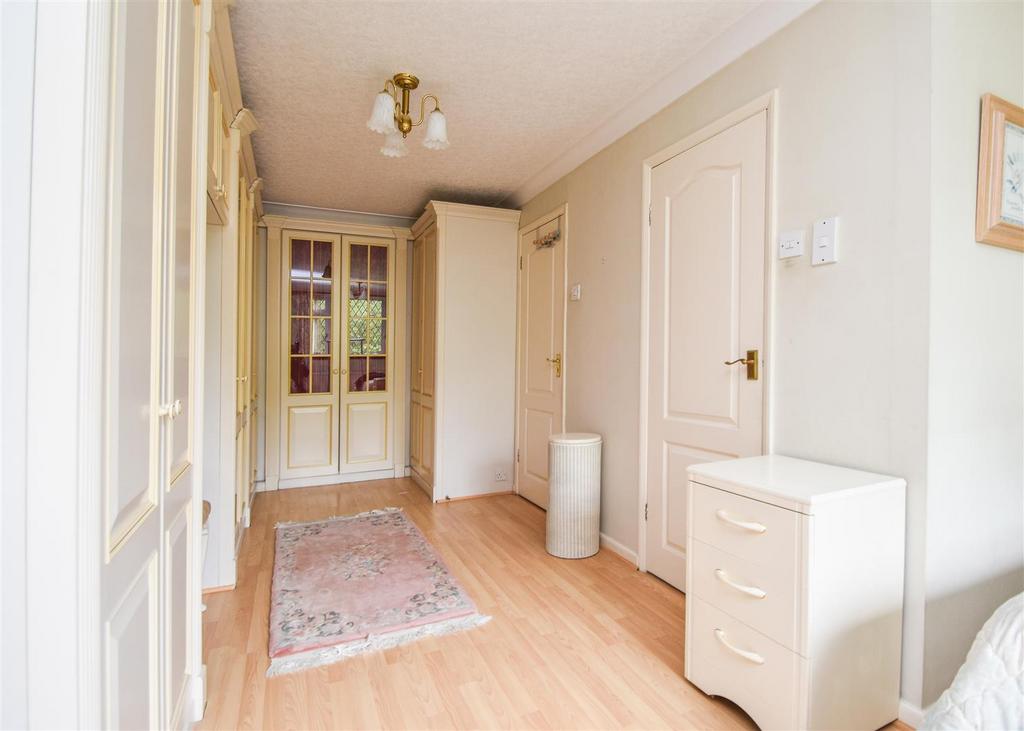 Llando, Stourbridge Road - Dressing Area.jpg