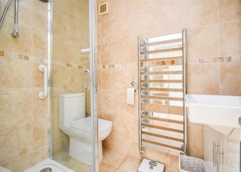 Llando, Stourbridge Road - En-Suite Shower Room.jp