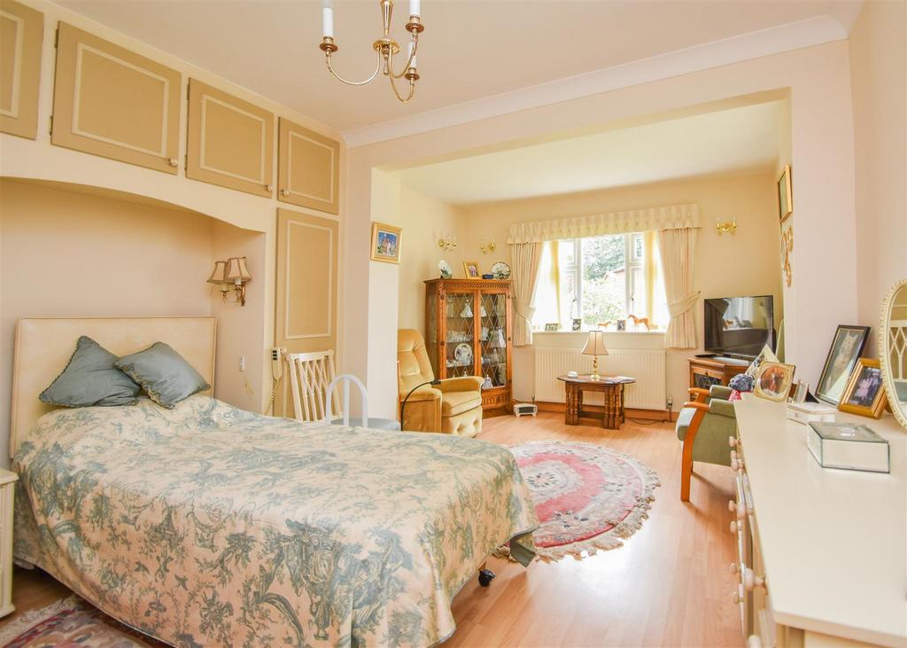 Llando, Stourbridge Road - Bedroom 1 (2).jpg
