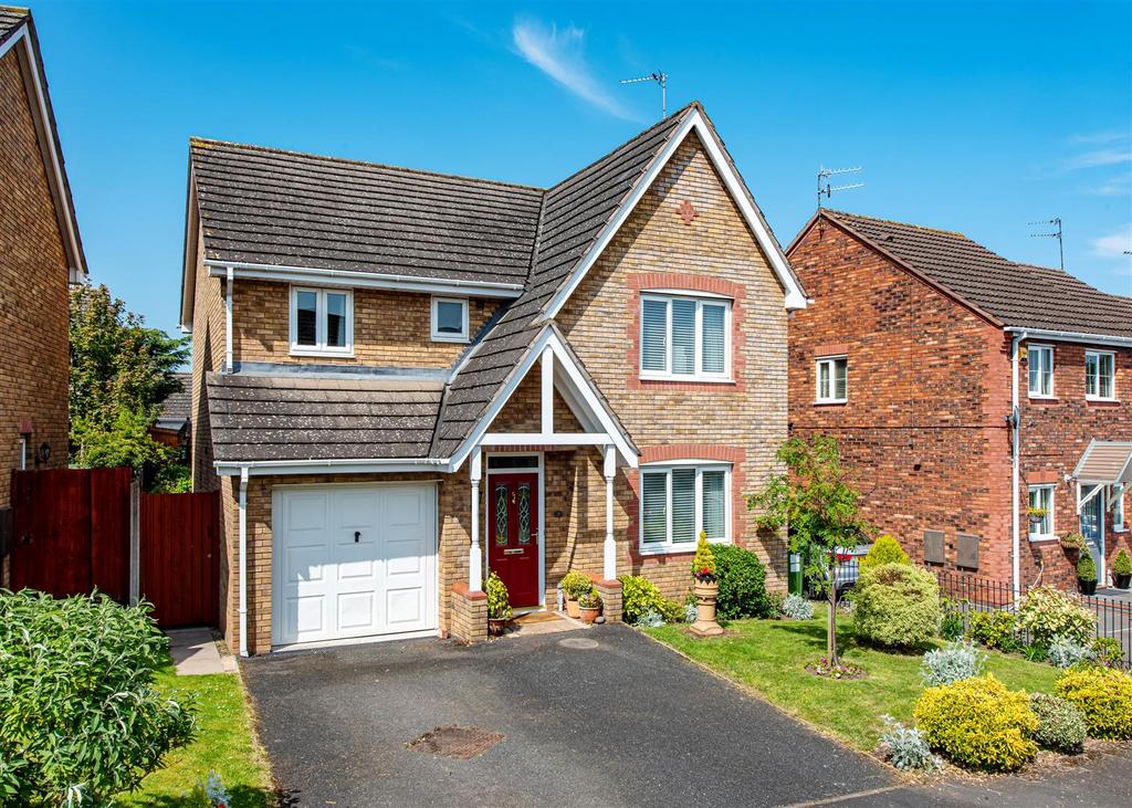 Cushman Avenue, Wombourne, Wolverhampton 4 bed detached house for sale £450,000