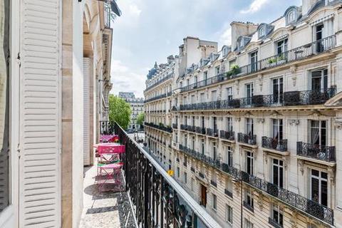 4 bedroom apartment, 17th Arrondissement, Paris, Île-De-France