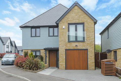 4 bedroom detached house for sale - South Cliff Place, Broadstairs, CT10