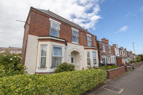 2 bedroom semi-detached house for sale, North Warren Road, Gainsborough DN21