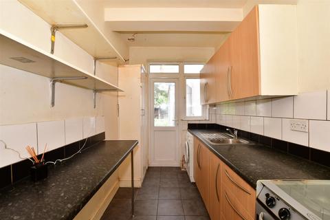 7 Tylehurst Gardens, Ilford, IG1 2QL