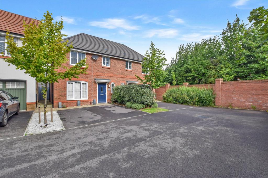 Red Pier Crescent, Runcorn, WA7 1JD 3 bed semidetached house £245,000