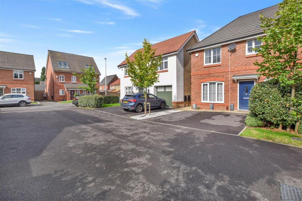 Red Pier Crescent, Runcorn, WA7 1JD 3 bed semidetached house £245,000
