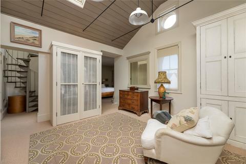 10 Hillside, London, SW19 4NH