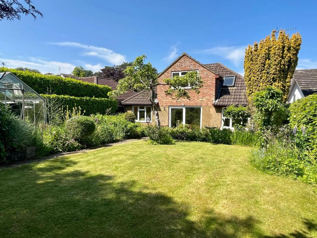 Mill Lane, Cogenhoe, Northampton NN7 1NA 4 bed detached bungalow for sale £525,000