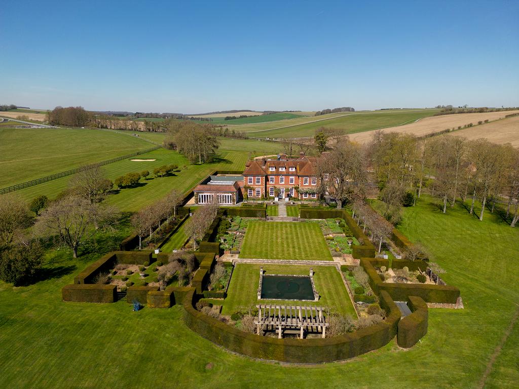 Maddle Road, Upper Lambourn RG17 8 bed detached house for sale £5,000,000