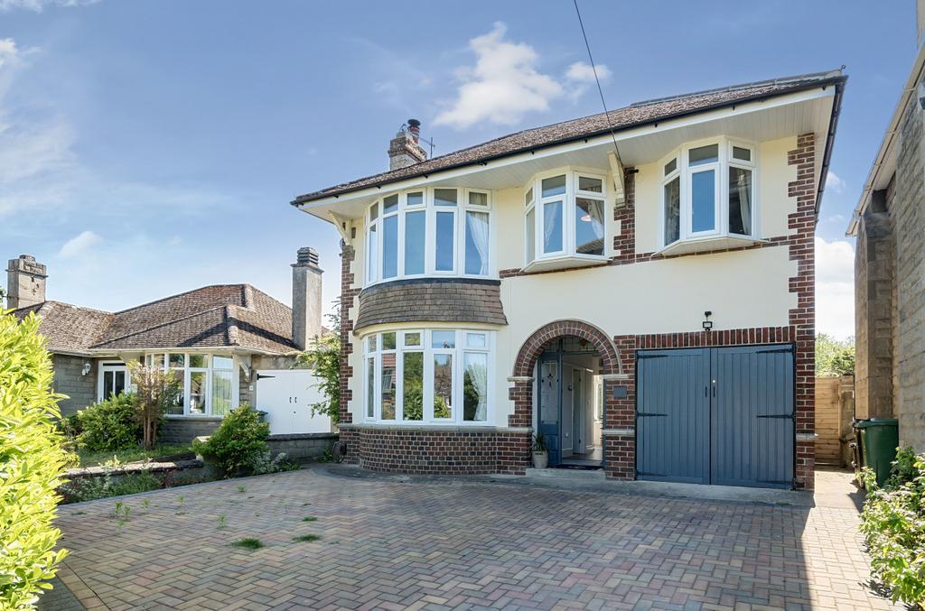 Corby Avenue, Swindon, Wiltshire, SN3 4 bed detached house for sale £