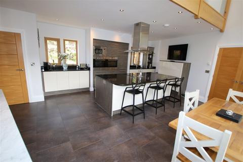 5 bedroom detached house for sale - Dearneside, Denby Dale