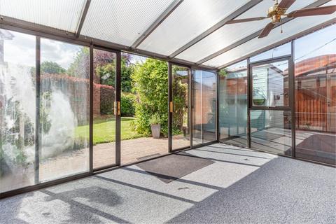 2 Avon Close, Bromsgrove, B60 3PE