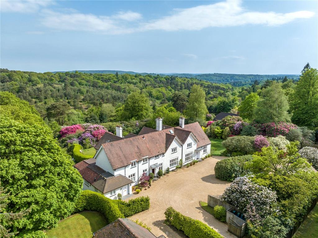 Hindmoor Manor, Hindhead Road, Hindhead, Surrey, GU26 4 bed end of