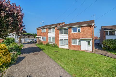37 Rushden Way, Farnham, GU9 0QQ