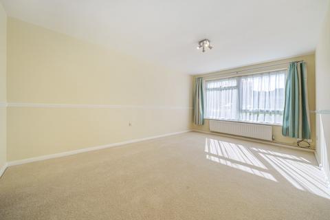 37 Rushden Way, Farnham, GU9 0QQ