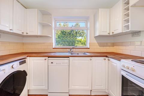 37 Rushden Way, Farnham, GU9 0QQ