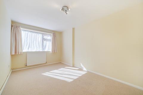 37 Rushden Way, Farnham, GU9 0QQ