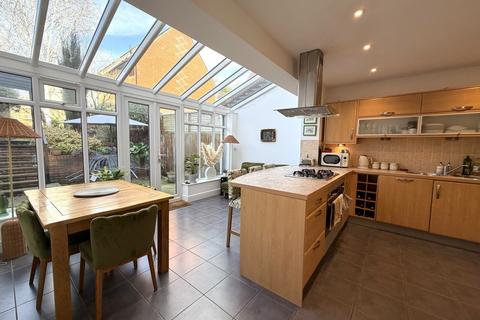 3 bedroom terraced house to rent, Greensleeves Drive, Warley, CM14