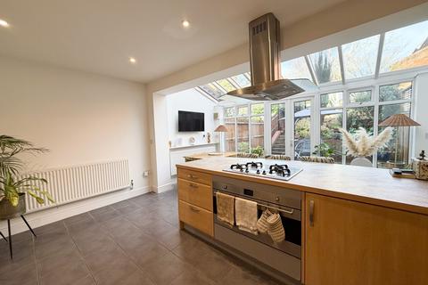 3 bedroom terraced house to rent, Greensleeves Drive, Warley, CM14