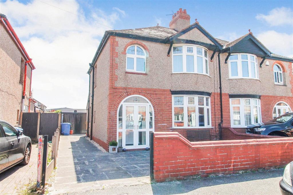 Clifton Park Road, Rhyl 3 bed semidetached house for sale £177,500