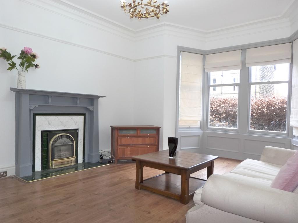 St Road, Harrogate, HG2 2 bed ground floor flat £1,000 pcm (£