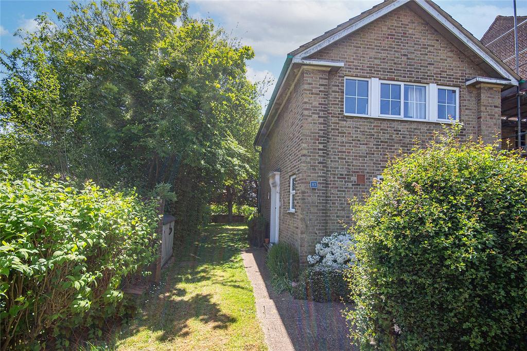 Knightsfield, Welwyn Garden City, Hertfordshire 3 bed end of terrace